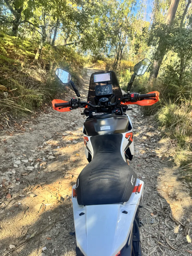 Adventure motorcycle running OffTrail on the M630 Pro on a rocky off-road Track